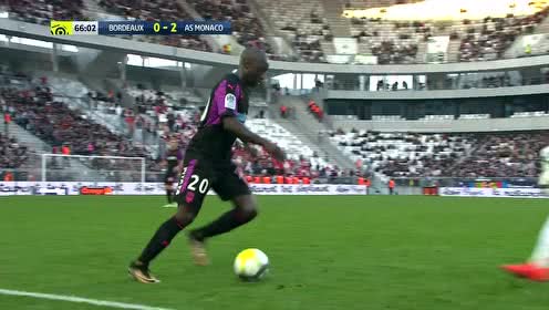 欧文突破防守助攻制胜（欧文强突送妙传锁定胜局）