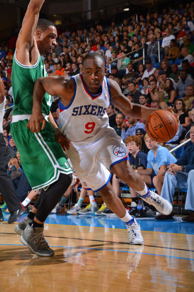 阿夫迪亚35分格兰特29分难救主！活塞122-116逆转开拓者豪取18胜（活塞122-116逆转开拓者！阿夫迪亚轰35分，格兰特空砍29分，豪取赛季第18胜）