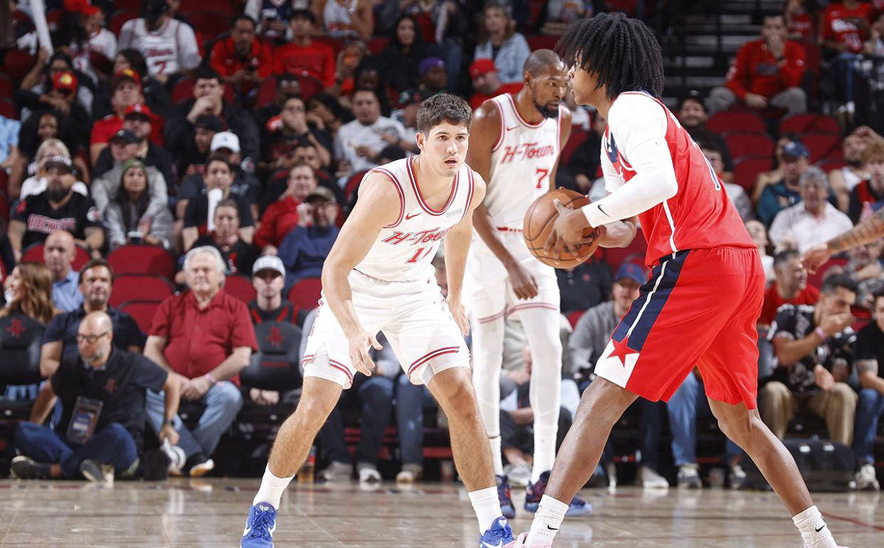 马卡：因负面争议，博阿滕在巴萨进行教练课程时遭球迷批评（马卡：争议缠身，博阿滕在巴萨教练课期间遭球迷指责）