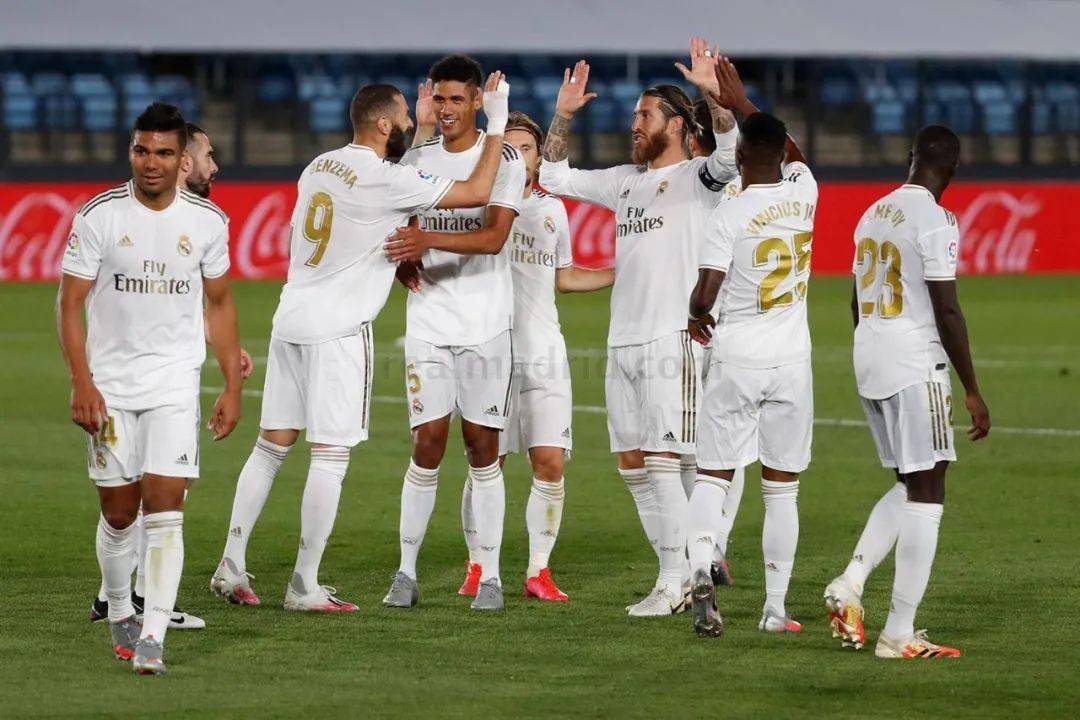 球员抢断后反击一条龙