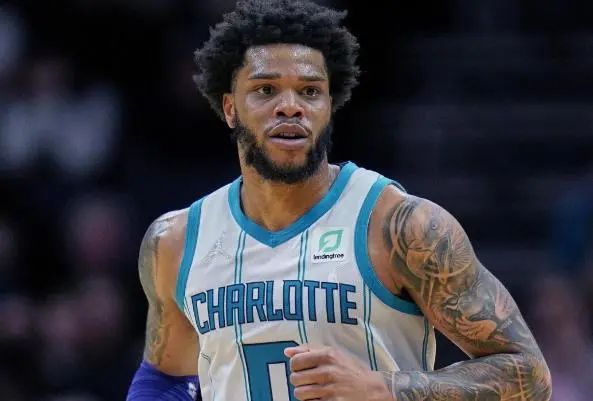 桑德兰主帅勒布里斯否认有意莱比锡前锋奥蓬达：这是假新闻（桑德兰主帅勒布里斯驳斥有意莱比锡前锋奥蓬达传闻：纯属假消息）