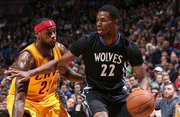 三连冠！上海海港加冕2025赛季中超冠军，摘下队史中超第四星（2025中超封王！上海海港成就三连冠，队史第四星点亮徽章）