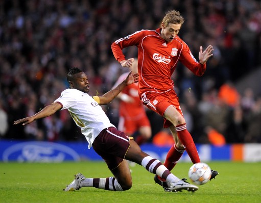 球队中场拦截成功率联盟领先（球队中场拦截成功率高居联盟第一）