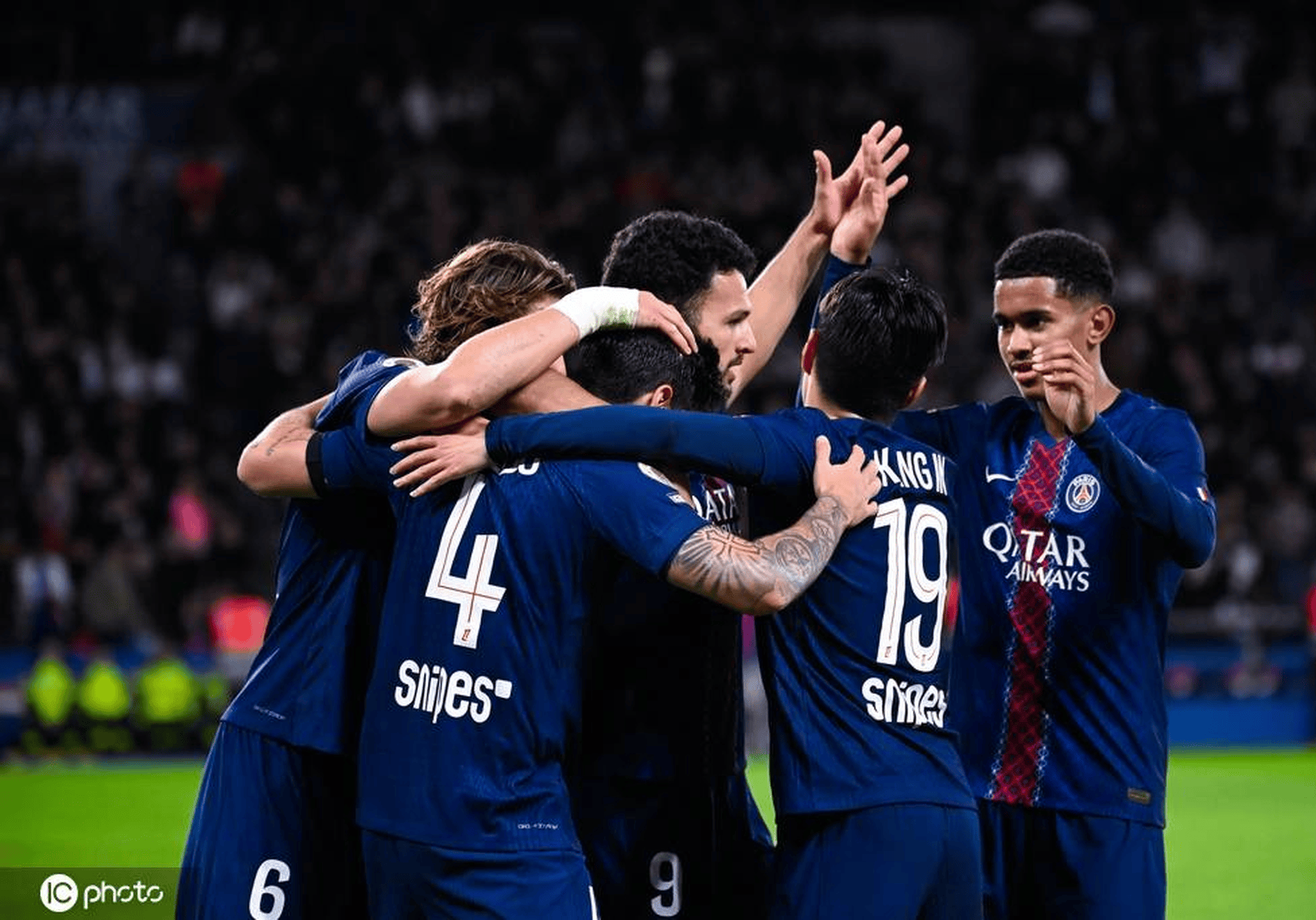 这个赛季还能挽回么？科林斯：当然，只要我们团结一心（这个赛季还有机会吗？科林斯：当然，只要我们齐心协力）