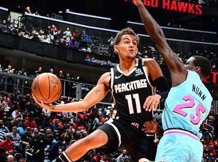 起伏太大！凤凰首节36分&第二节仅得12分，半场落后4分（状态过山车！凤凰首节轰36分次节仅12分，半场落后4分）