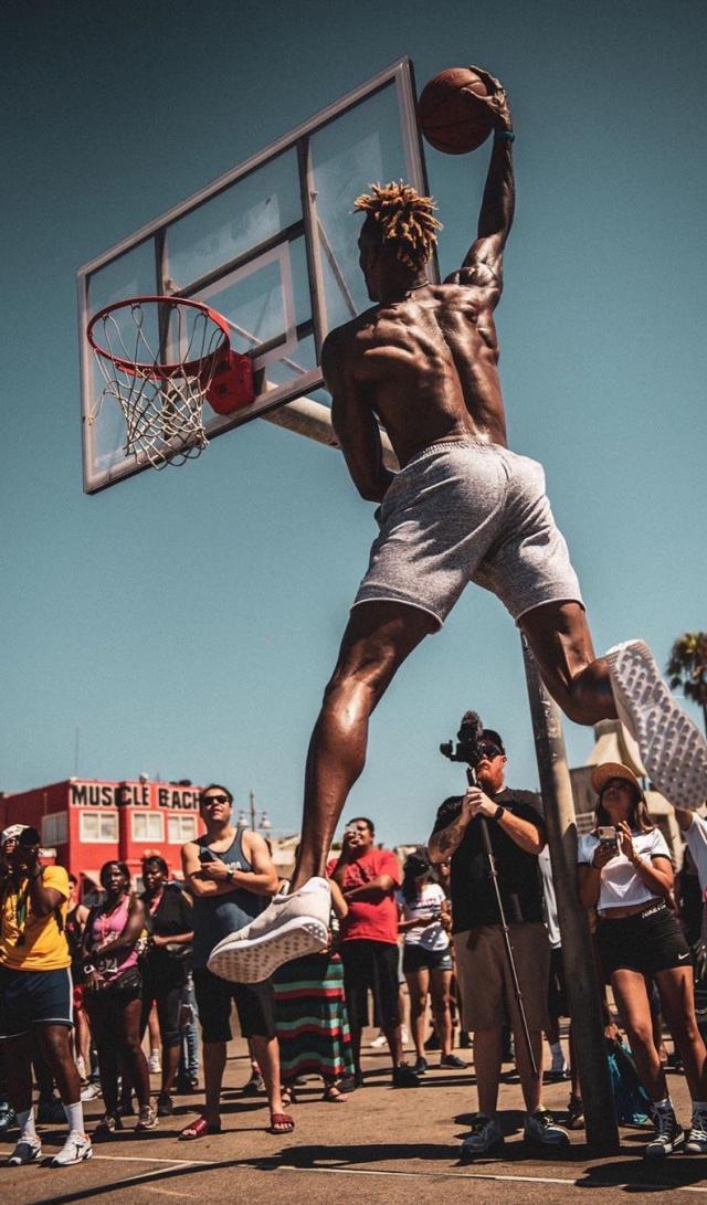 埃里克-加西亚续约至2031年：巴萨未来的多面手支柱（埃里克·加西亚与巴萨续约至2031，未来阵容的多面中坚）