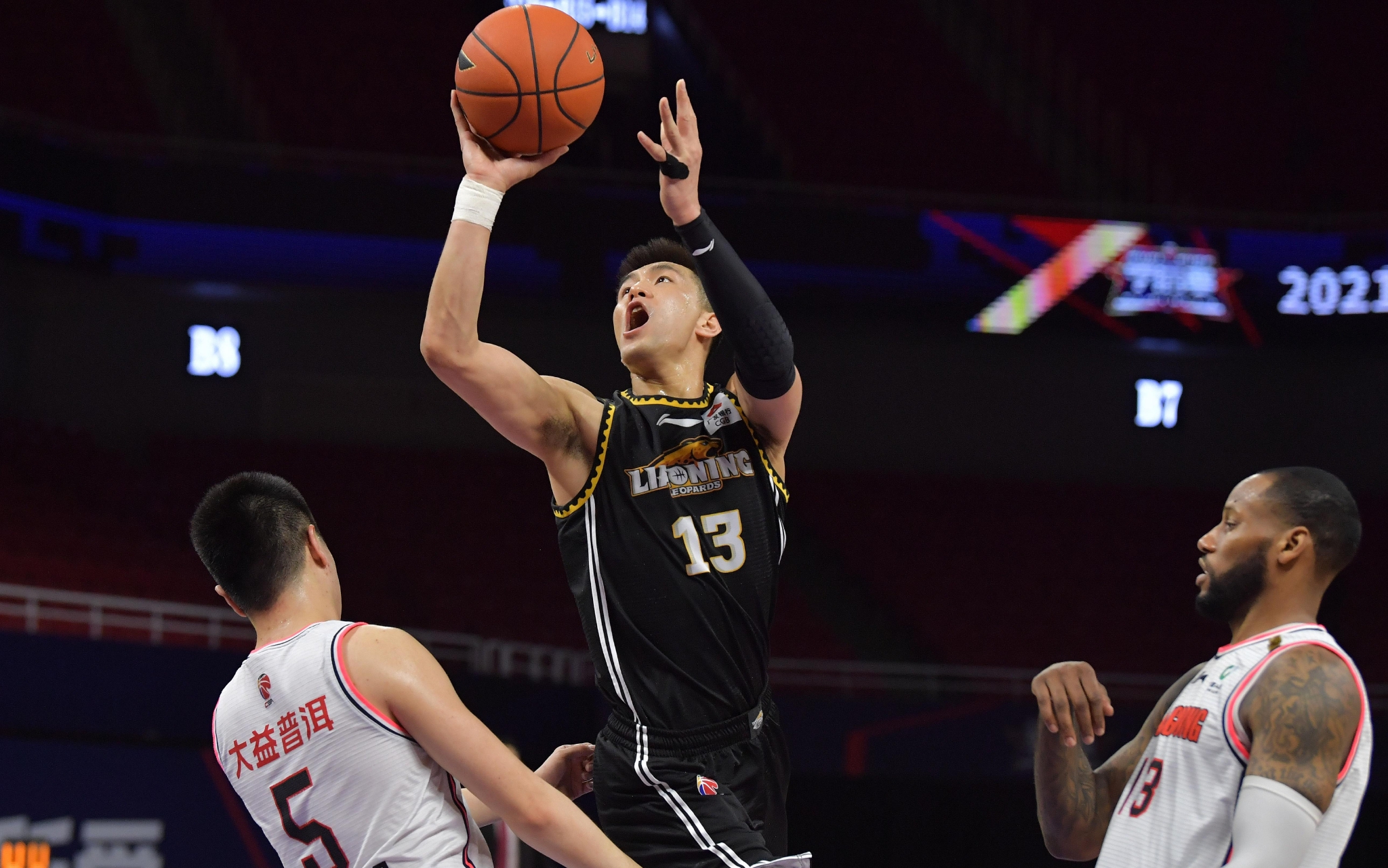 媒体人：中国女足有必要请洋帅吗，面上是孙雯管，实际是谁？（媒体人：女足是否该引进外籍主帅？表面由孙雯主抓，背后实际拍板者是谁？）