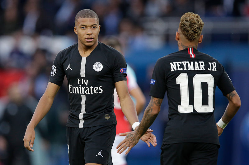 媒体人：阿奇姆彭很职业、不惹事，配得上在中超挣得每一分钱（媒体人：阿奇姆彭敬业不惹事，在中超拿到的每一分钱都名副其实）