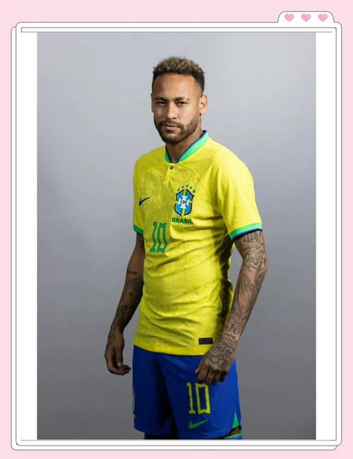 德天空：多特将在今天与二门亚历山大-迈尔续约至2027年（德媒：多特蒙德今日将与二号门将亚历山大-迈尔续约，合同至2027年）